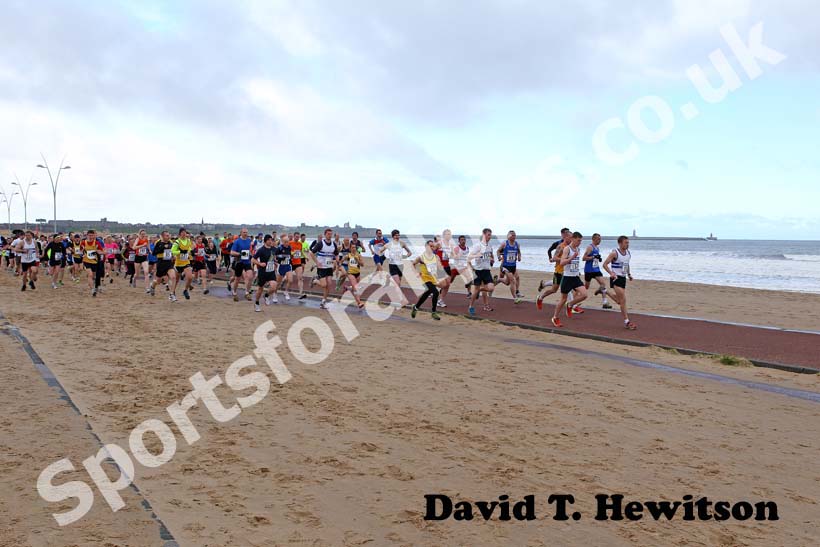 Start of the South Shields 10k Sand Dance Race.